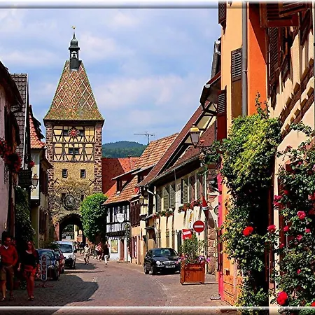 Apartment S'harzala Rouge